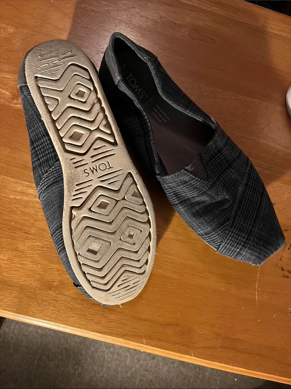 Tom’s cloth slip ons